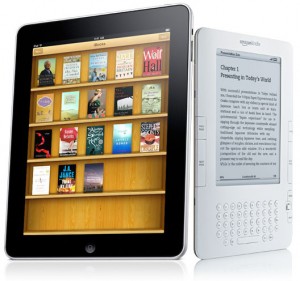Kindle vs. iPad / photo from http://www.engadget.com/